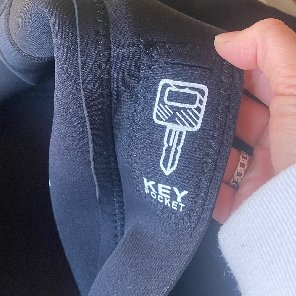 Kids Aunua 3mm Shorty Wetsuit Sz 10 - Picture 7 of 12
